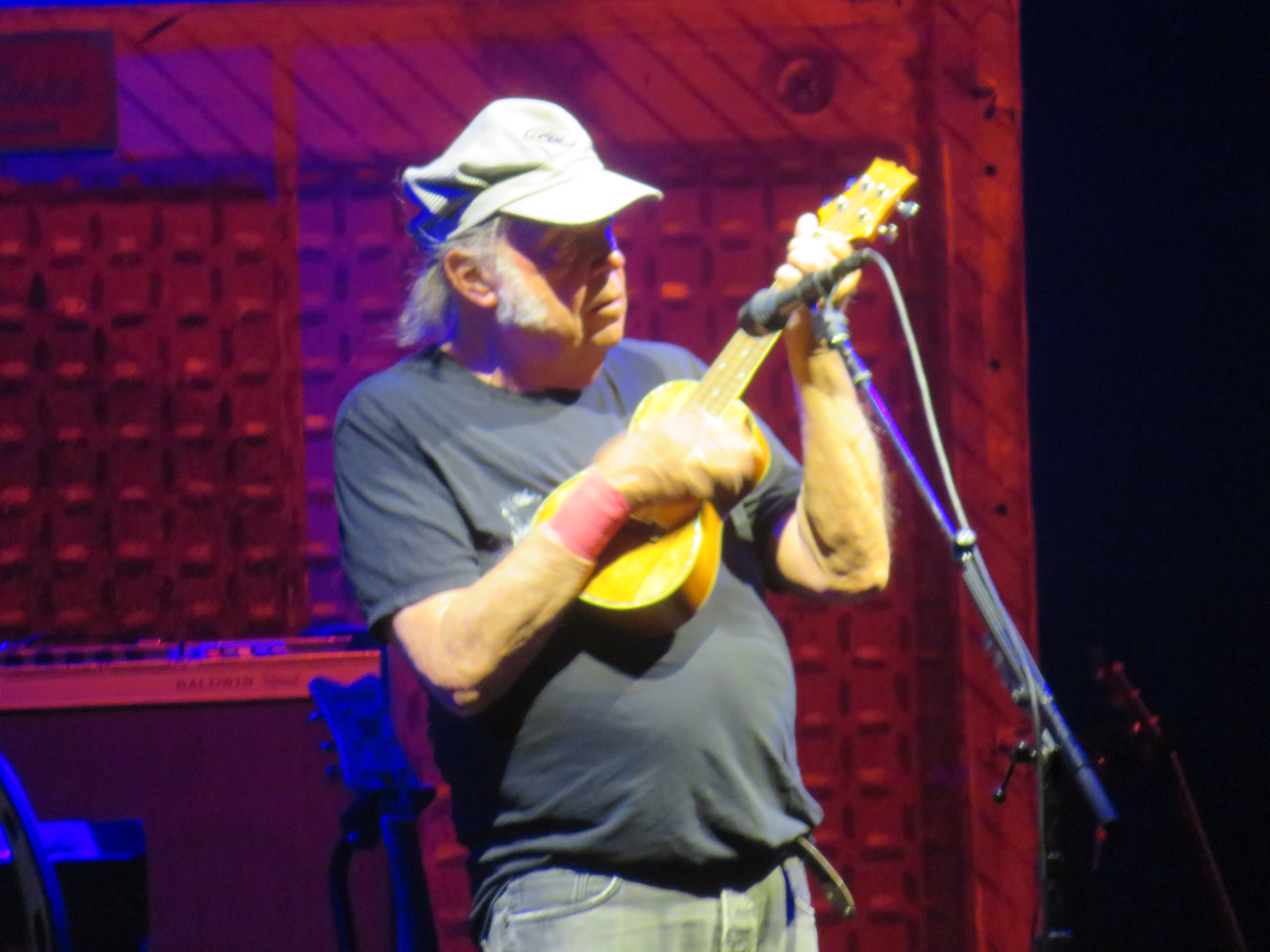 NeilYoungAndTheChromeHearts2025-08-17BeerStageTorontoCanada (10).JPG